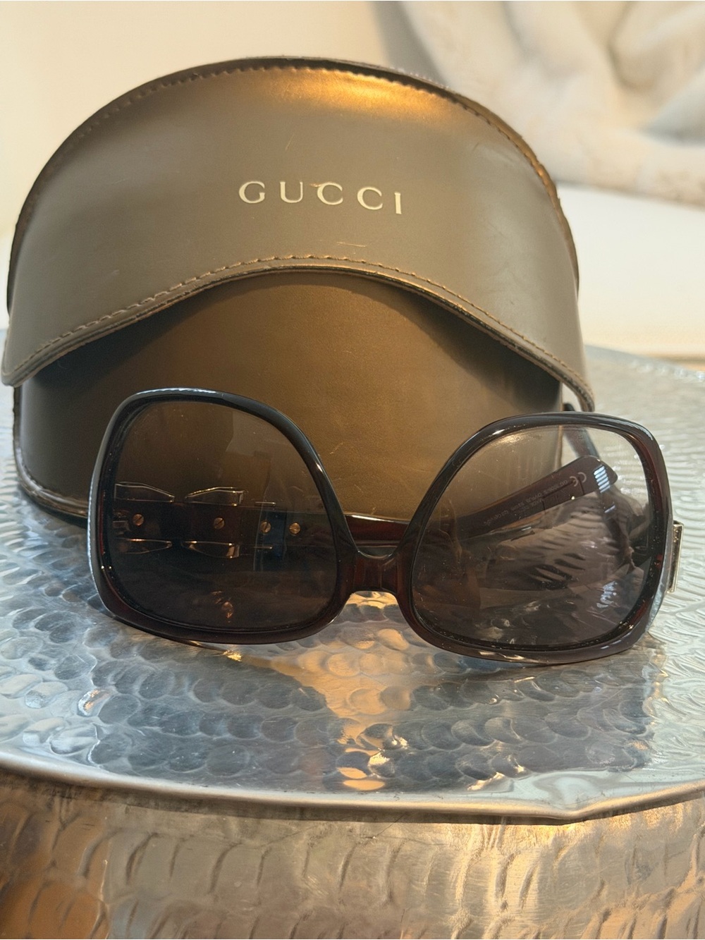 Gucci Brown Sunglasses with Gold Buckle Detail - Picture 5 of 5